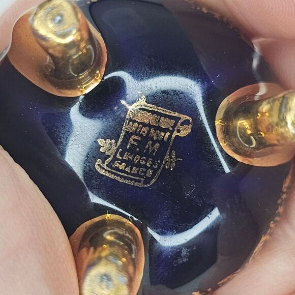 Limoges France Footed Trinket Box Cobalt Blue Gold Floral Design W/ Romantic Sce - Picture 7 of 10